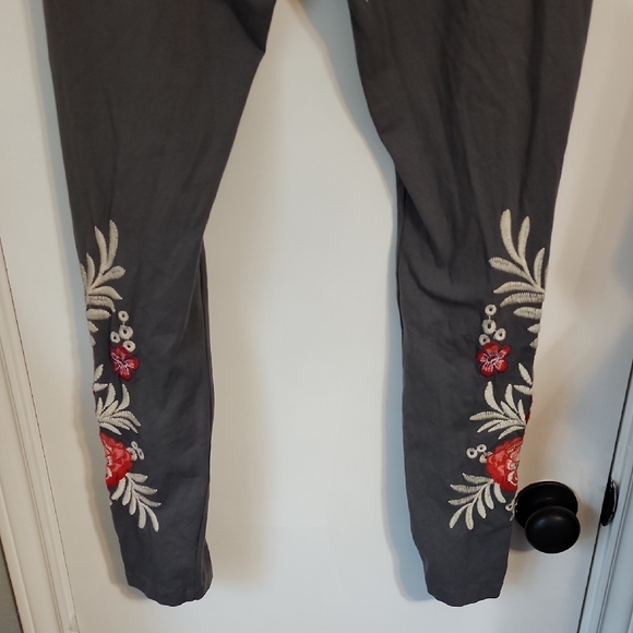 Johnny Was Gray Floral Embroirded Leggings - Picture 6 of 8
